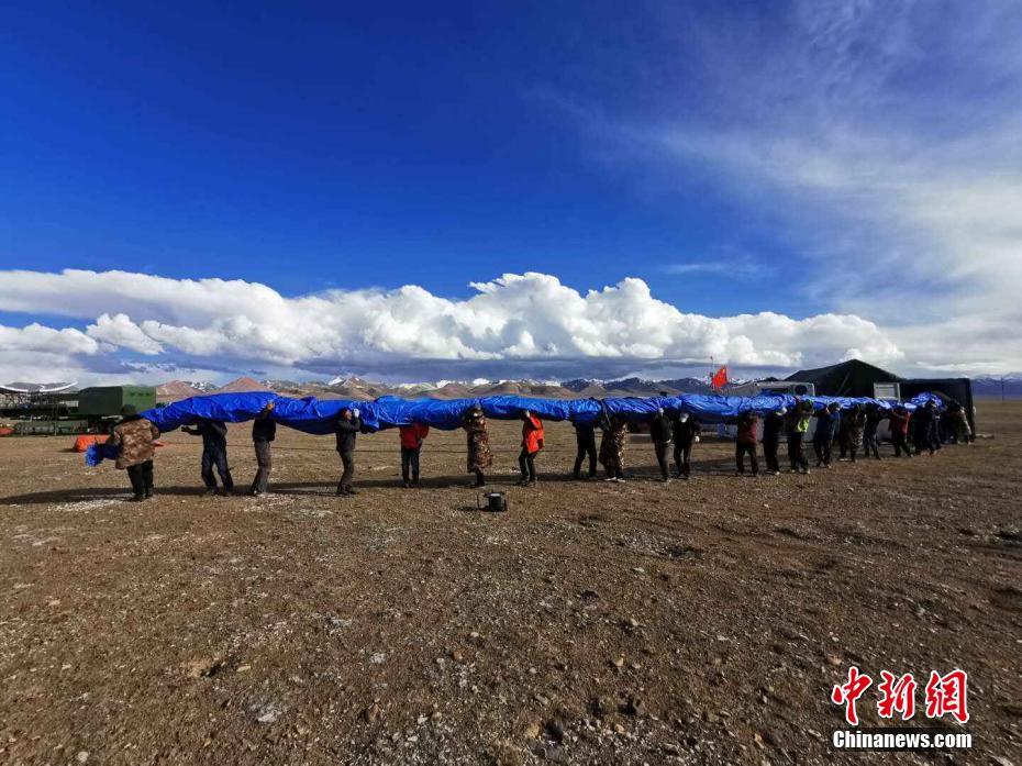 القارب الطائر يحقق رقما قياسيا عالميا في عمليات الرصد بهضبة تشينغهاي-التبت