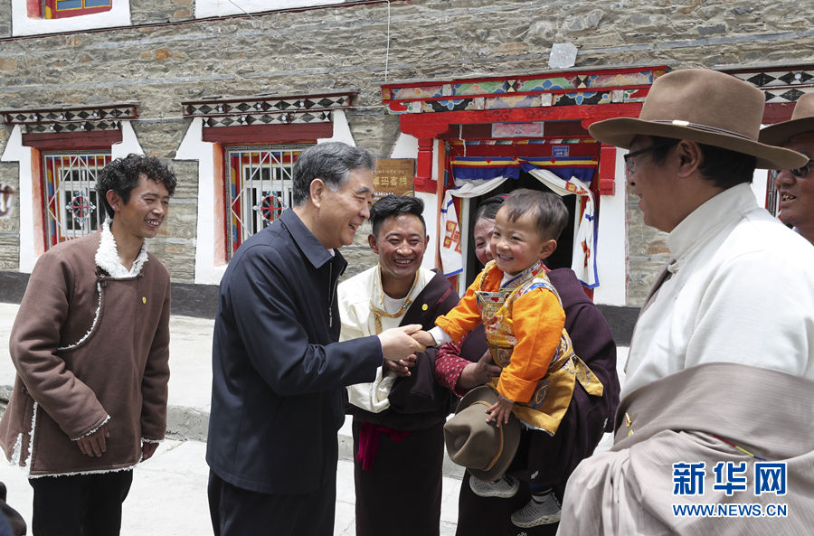 كبير المستشارين السياسيين يشدد على العمل الديني وتخفيف حدة الفقر في المناطق التي يقطنها تبتيون