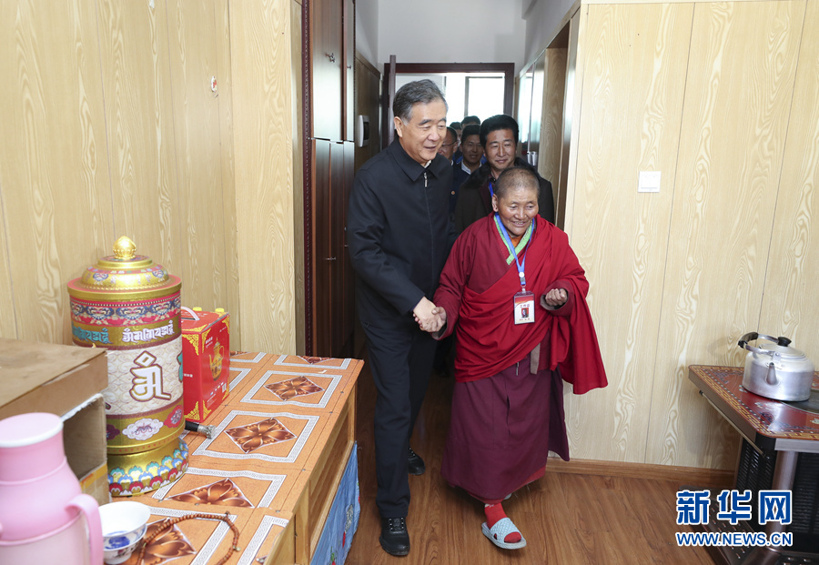 كبير المستشارين السياسيين يشدد على العمل الديني وتخفيف حدة الفقر في المناطق التي يقطنها تبتيون