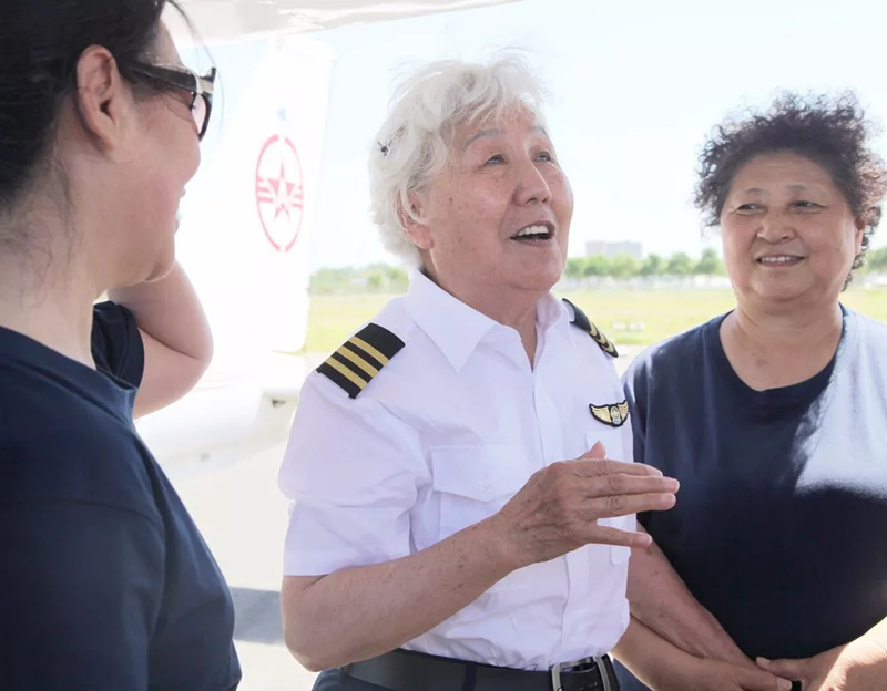 قائدة طائرة صينية تعود إلى الفضاء في عمر الـ 82 