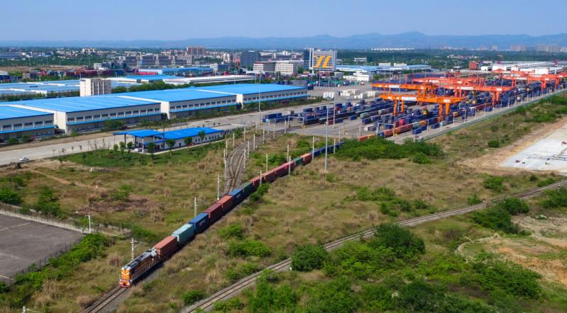 تقرير اخباري: قطار الشحن (تشنغدوـ روسيا) نموذج للتعاون الصيني ـ الروسي في إطار 