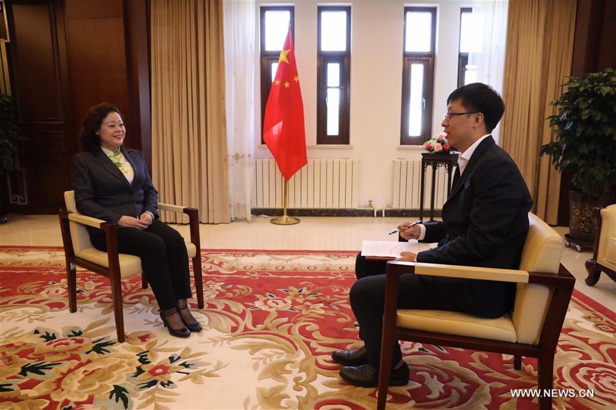 مقابلة: سفيرة: زيارة شي ترفع العلاقات بين الصين وقيرغيزستان إلى مستوى أعلى