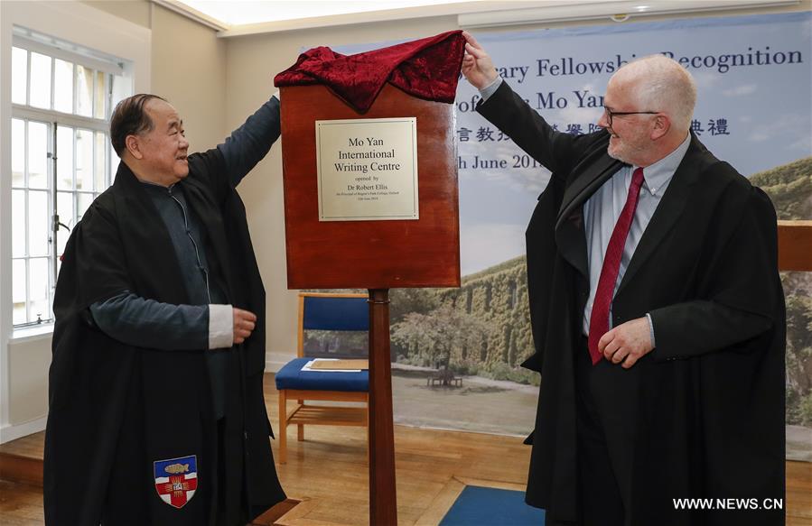 الكاتب الصيني مو يان الحائز على جائزة نوبل يحصل على الزمالة الفخرية من جامعة أكسفورد