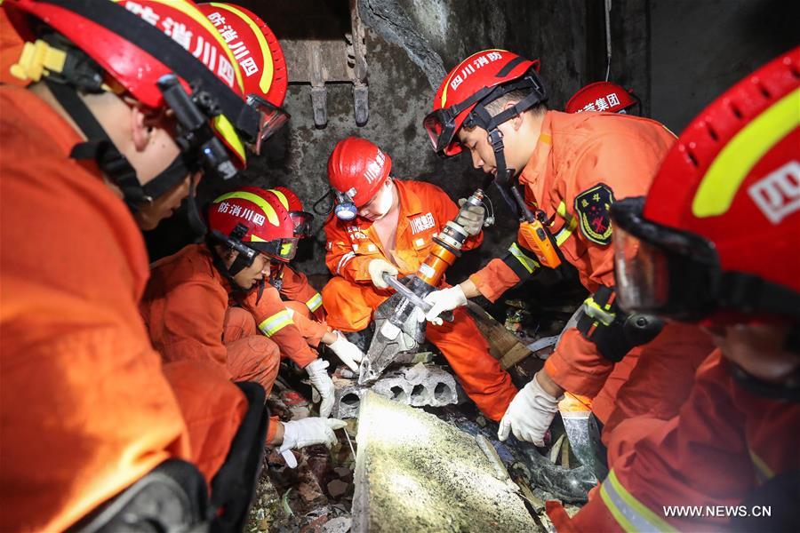 تواصل عمليات البحث مع ارتفاع قتلى زلزال جنوب غربي الصين إلى 12 شخصا