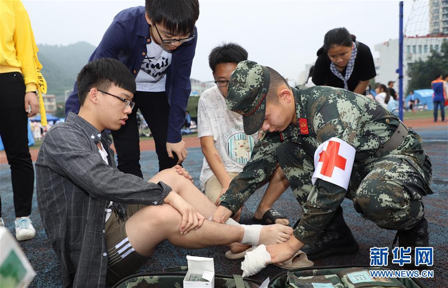 شي يحث على بذل جهود إغاثة شاملة بعد وقوع زلزال بجنوب غربي الصين