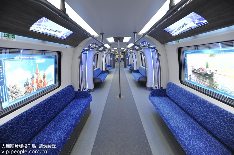 الصين تنجح في التشغيل التجريبي لقطار أنفاق من ألياف الكربون