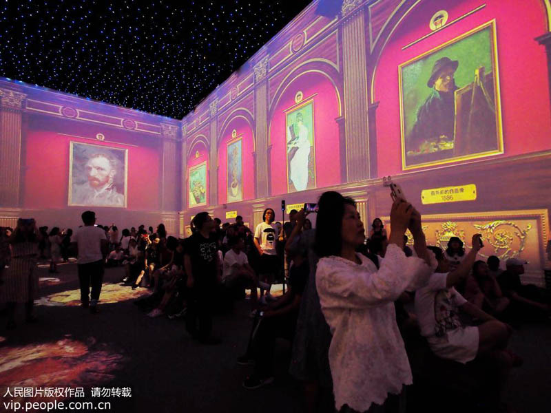 بالصور: تجربة غامرة لأعمال فان غوخ في المتحف الوطني الصيني