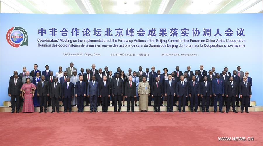 نائب الرئيس الصيني يلتقي مع رؤساء الوفود الإفريقية لتنسيق التعاون