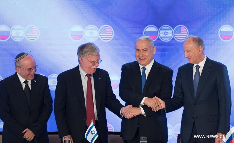تقرير: الولايات المتحدة تدين إيران وروسيا تدافع عنها في قمة أمنية ثلاثية في القدس