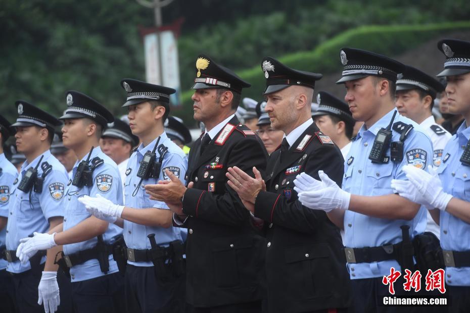 تشونغتشينغ تطلق أول دورية شرطية مشتركة مع إيطاليا