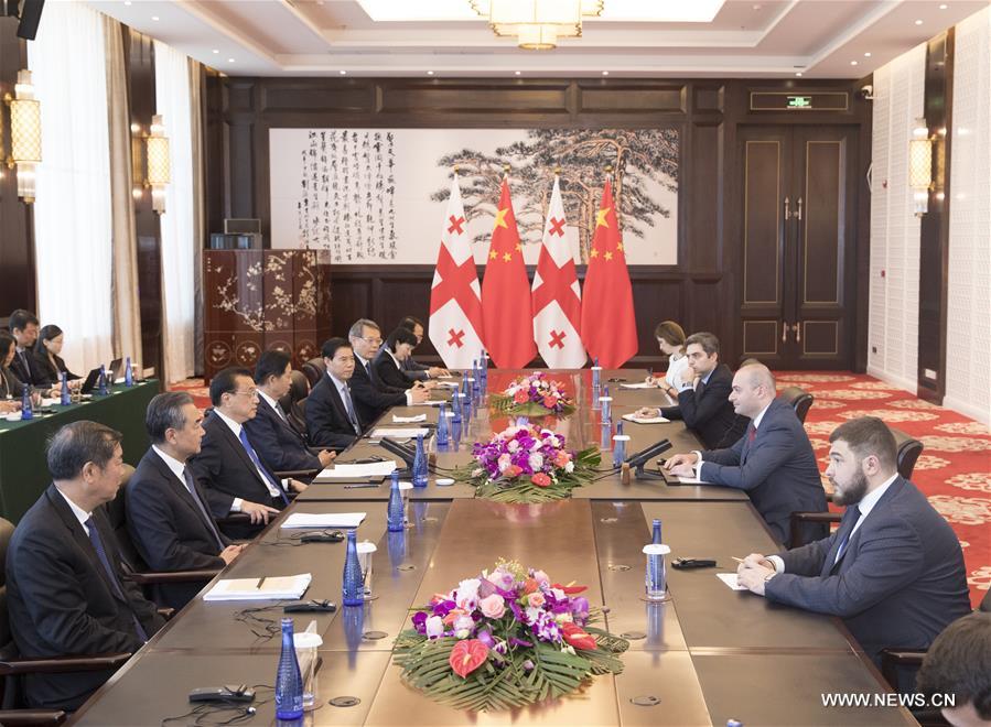 رئيس مجلس الدولة الصيني يلتقي رئيس الوزراء الجورجي