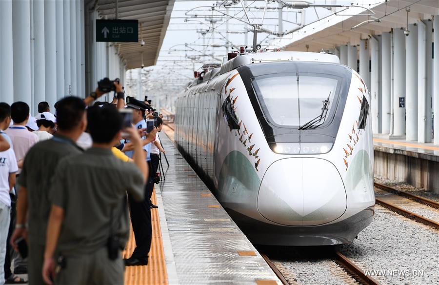 إطلاق خدمة السكك الحديدية عالية السرعة للركاب في هايكو بجنوبي الصين