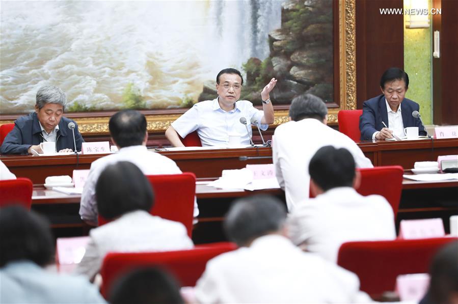 رئيس مجلس الدولة الصيني يحث على استقرار التوظيف