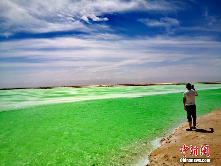 بالصور: بحيرة الزمرد في شمال غرب الصين