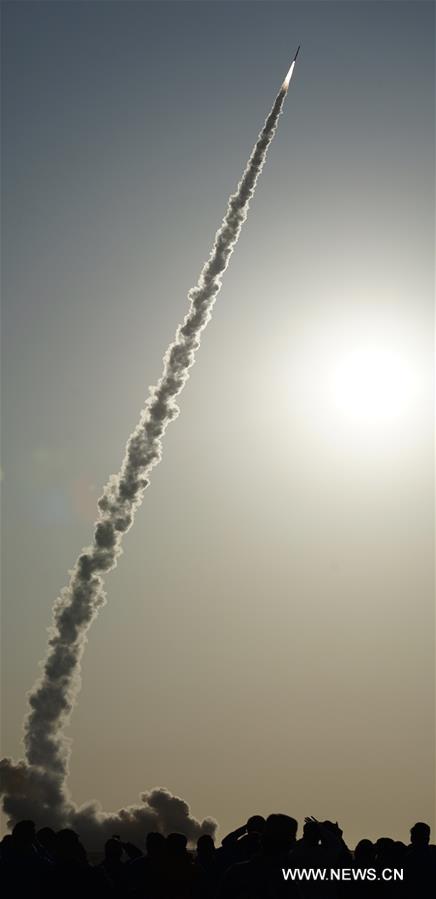 الصين تطلق قمرين صناعيين على متن الصاروخ الحامل كي زد- 1إيه