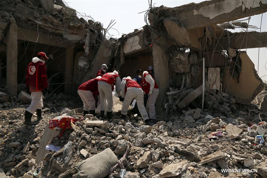 الهلال الأحمر اليمني ينتشل جثثا جديدة لقتلى قصف التحالف في ذمار
