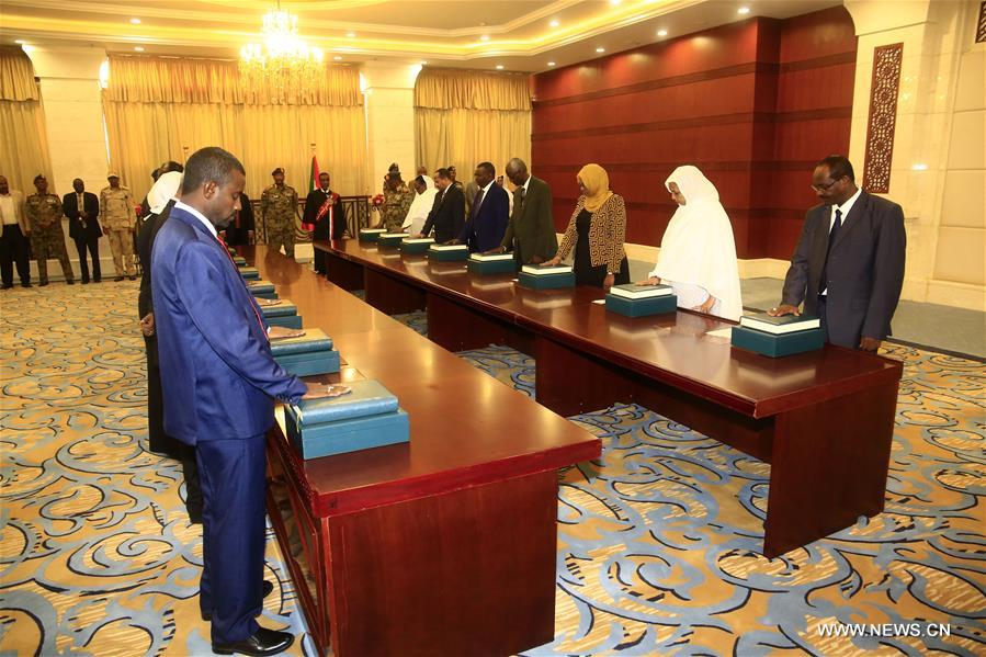 الحكومة السودانية الجديدة تؤدى اليمين الدستورية