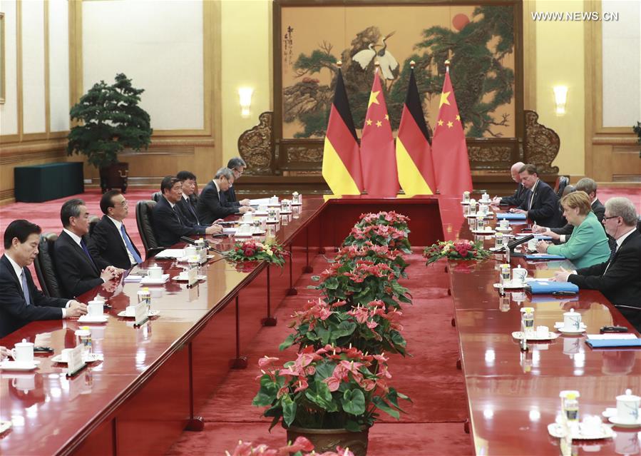 تقرير إخباري: رئيس مجلس الدولة يحث الصين وألمانيا على تعزيز التعاون وحماية التعددية