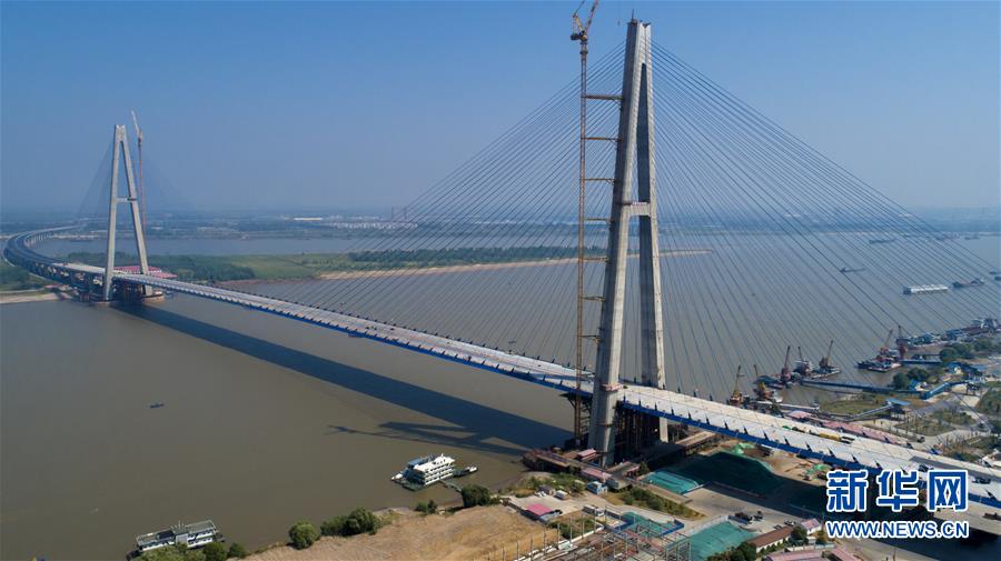 بدء العد التنازلي لاكتمال أوسع جسر على نهر يانغتسي