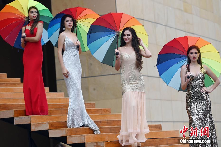 ملكات جمال العالم يجربن سحر مدينة تشونغوي الصينية