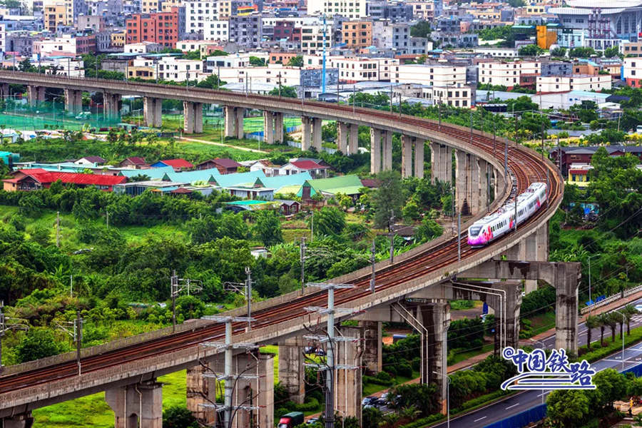 المناظر الطبيعية تزين القطارات عالية السرعة في هايكو