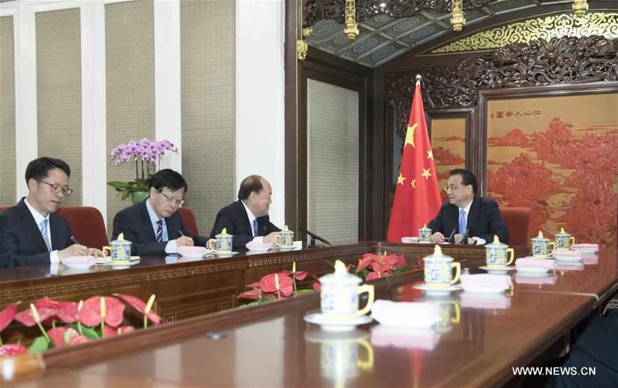 رئيس مجلس الدولة الصيني يلتقي الرئيس التنفيذي الجديد لمنطقة ماكاو الإدارية الخاصة