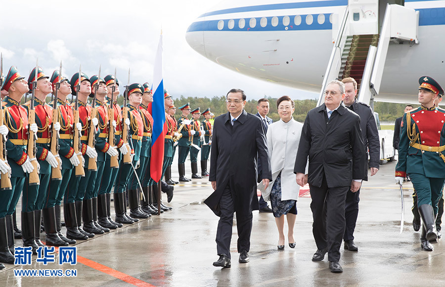 رئيس مجلس الدولة الصيني يصل إلى روسيا في زيارة رسمية
