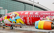 طائرة ركاب مزينة بلوحات "رحلة إلى الغرب" في قوانغتشو