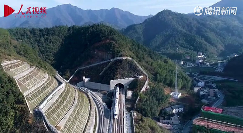 تعليق: لماذا تقود السكك الحديدية الصينية الفائقة السرعة في العالم؟