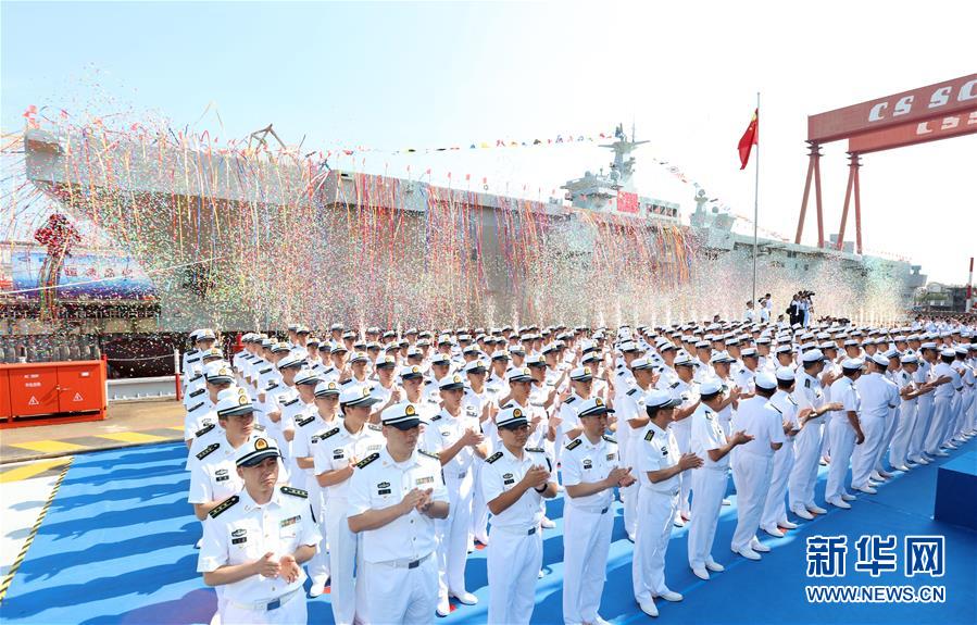 الصين تطلق أول سفينة هجومية برمائية صينية