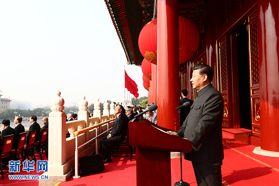 شي يلقي كلمة أمام تجمع حاشد احتفالا بالذكرى الـ70 لتأسيس جمهورية الصين الشعبية