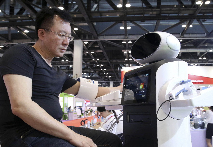 شركة صينية لصناعة الروبوتات تعمل على تحسين حياة المسنين