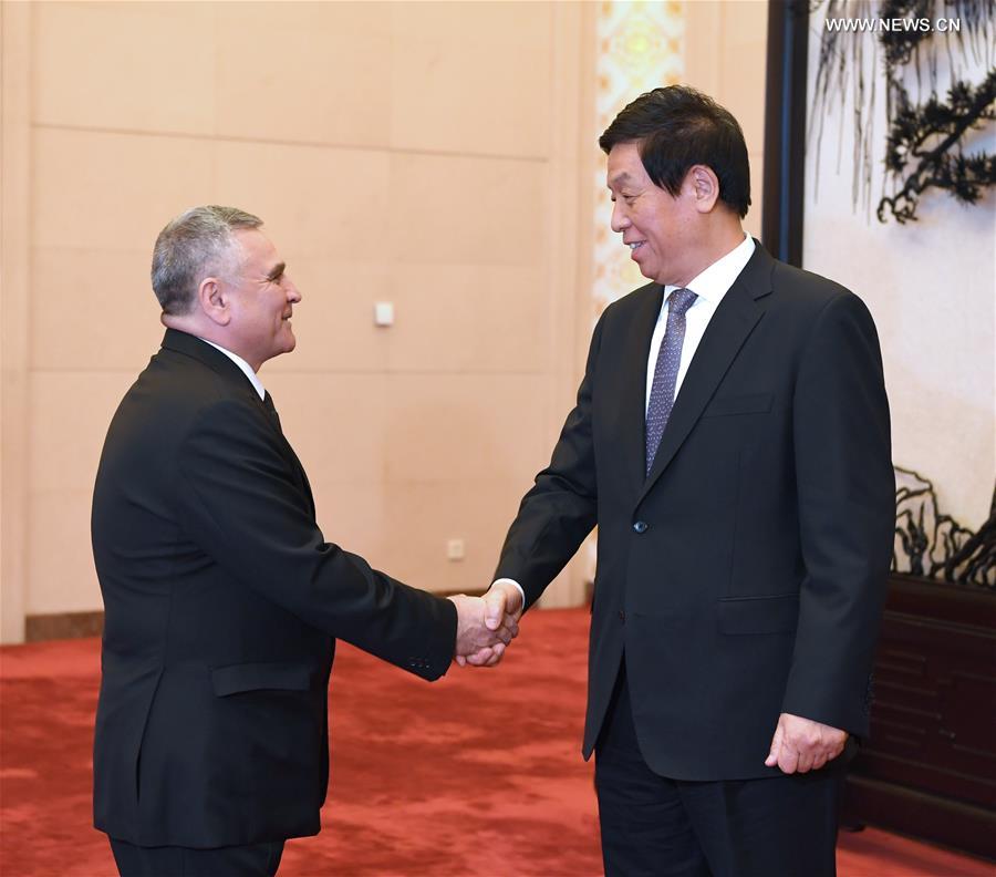 كبير المشرعين الصينيين يدعو إلى تعزيز التضافر بين استراتيجيتي التنمية في الصين وتركمانستان