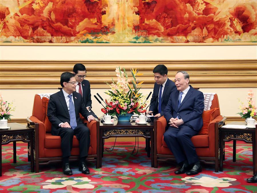 نائب الرئيس الصيني يلتقي نائب رئيس الوزراء السنغافوري