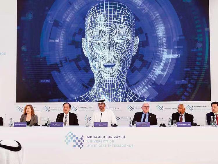 سفير الإمارات لدى الصين: تأسيس جامعة محمد بن زايد للذكاء الاصطناعي استجابة للتطورات التقنية ونرحب بالطلاب الصينيين الراغبين بالالتحاق بها