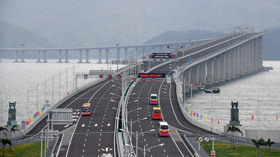 بعد عام على افتتاحه...جسر هونغ كونغ-تشوهاي-ماكاو يسجل عبور أكثر من 14 مليون راكب