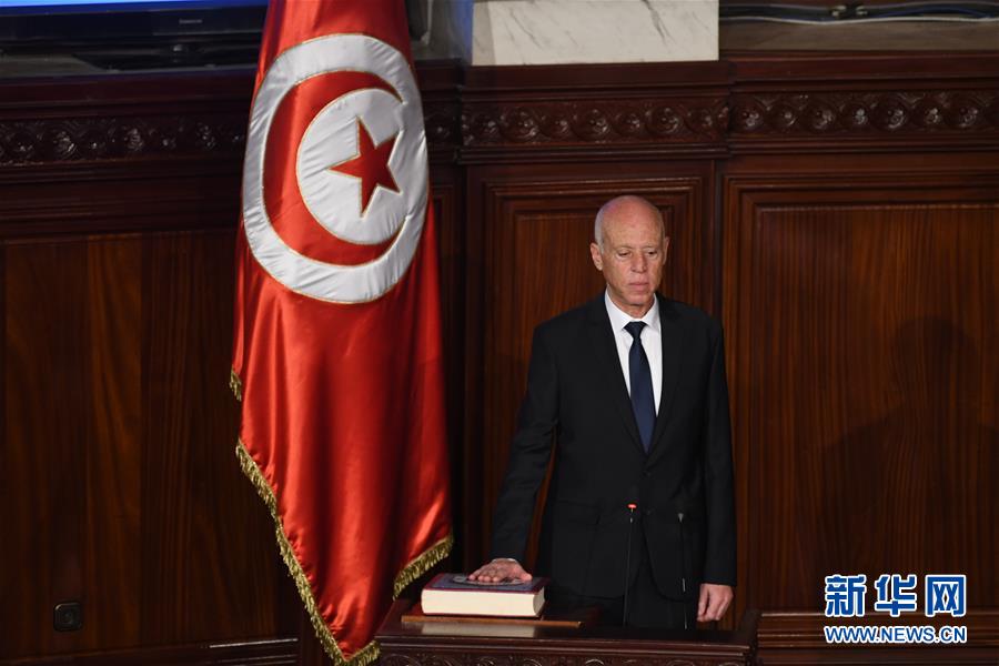 تقرير إخباري: الرئيس التونسي المنتخب قيس سعيد يتسلم مهامه رسميا