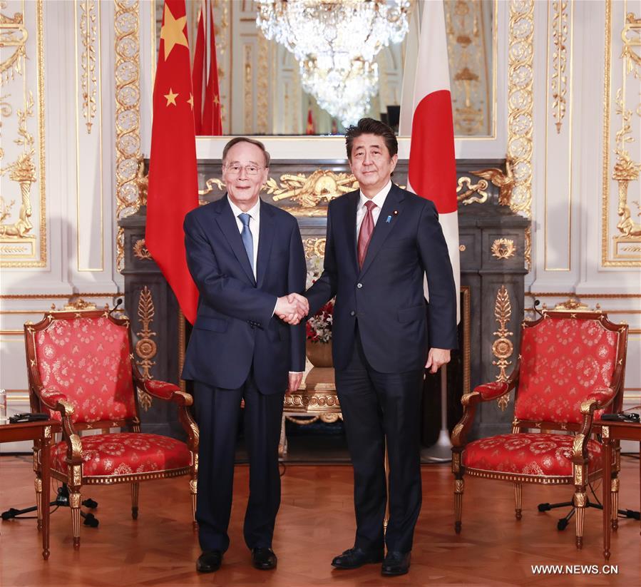 نائب الرئيس الصيني يدعو إلى تنمية سلمية وودية وتعاونية للعلاقات الصينية-اليابانية