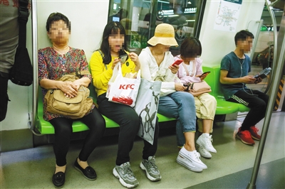الصين تدرس فرض عقوبات على السلوكيات الغير الحضارية لمستعملي مترو الانفاق