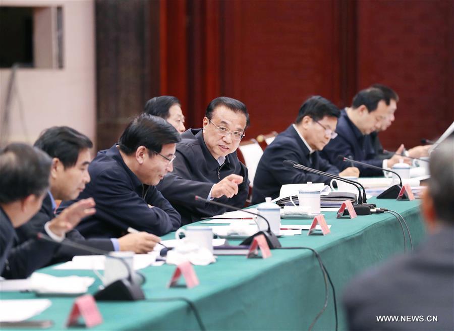 رئيس مجلس الدولة الصيني يشدد على التنمية الاقتصادية المطردة وتحسين ظروف المعيشة