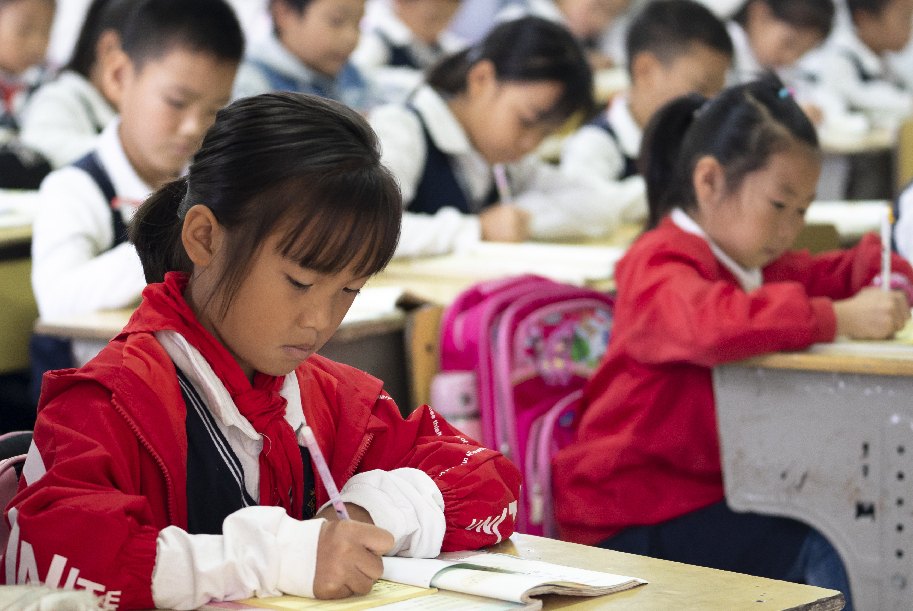  انخفاض معدل التسرب من المدارس في المناطق الفقيرة الصينية