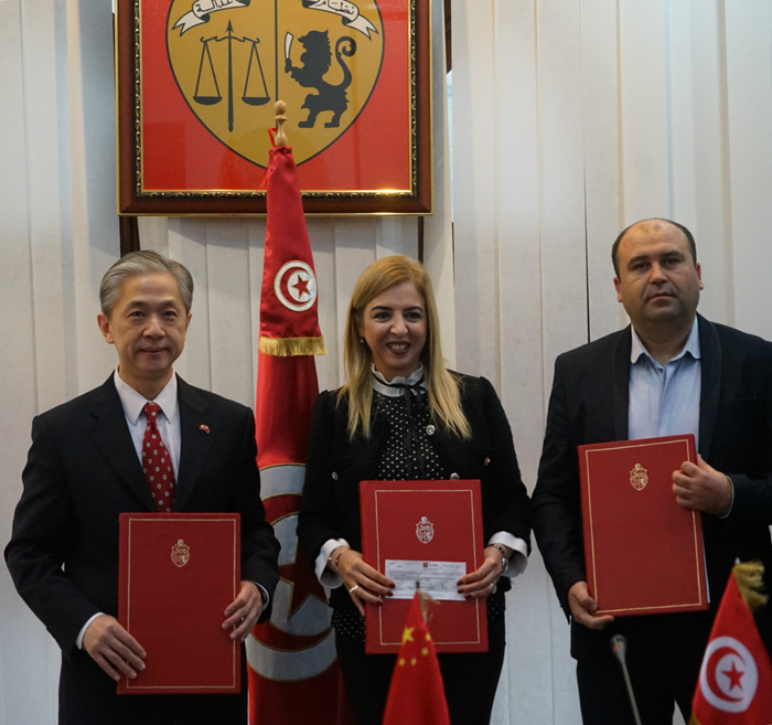 الصين تهب تونس 89.28 ألف دولار لتمويل بناء ملعب لكرة القدم المُصغرة