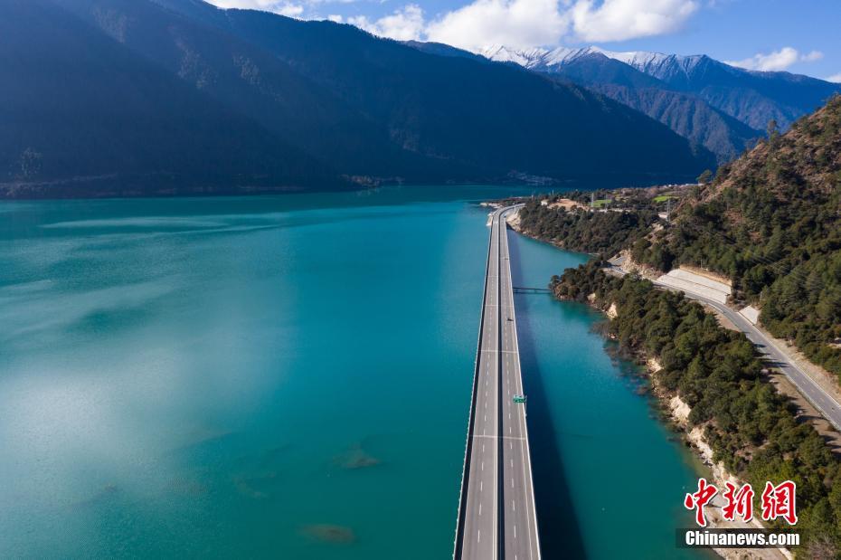 طريق سريع فوق الماء في التبت أجمل الممرات والطرق في العالم