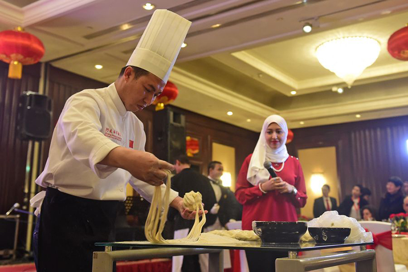 مقالة : سياحة طريق الحرير تسهم بانتشار أوسع للأطعمة الصينية في العالم العربي