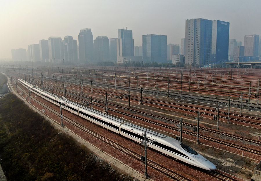 تشغيل خط حديدي سريع جديد بوسط الصين