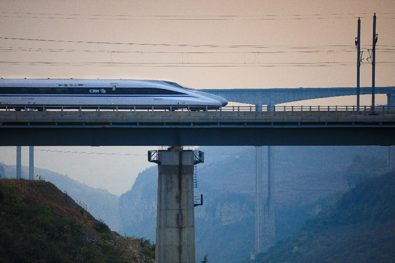 تشغيل تجريبي لخط سكة حديد فائق السرعة جنوب غربي الصين