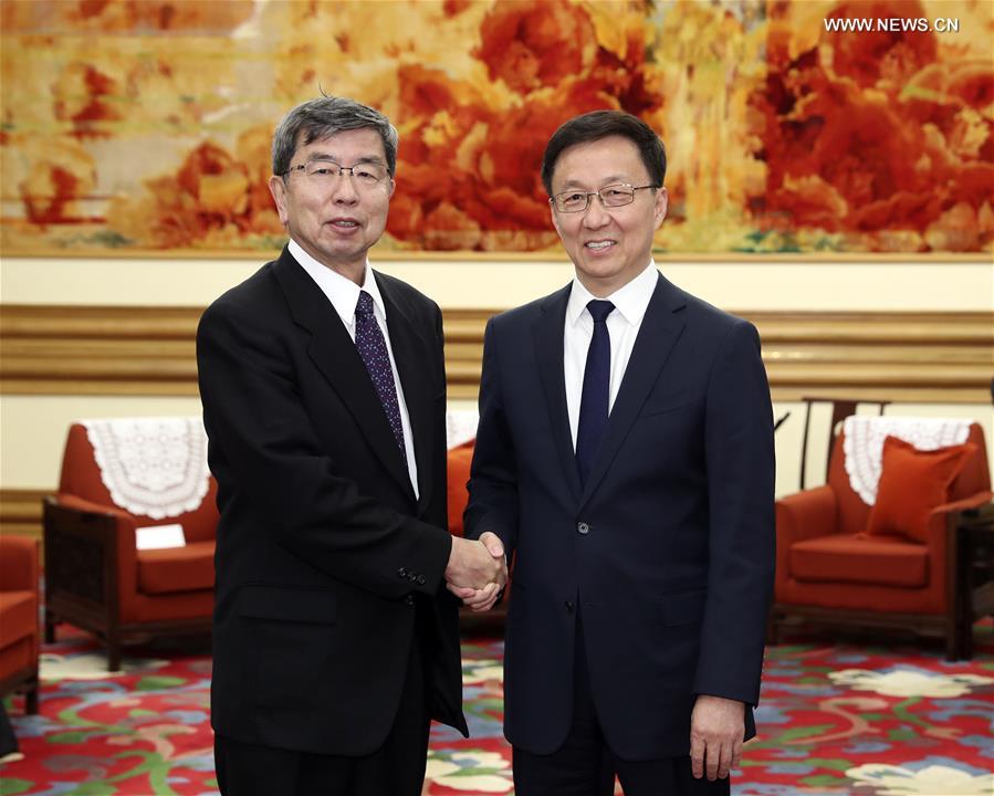نائب رئيس مجلس الدولة الصيني يلتقي رئيس بنك التنمية الآسيوي