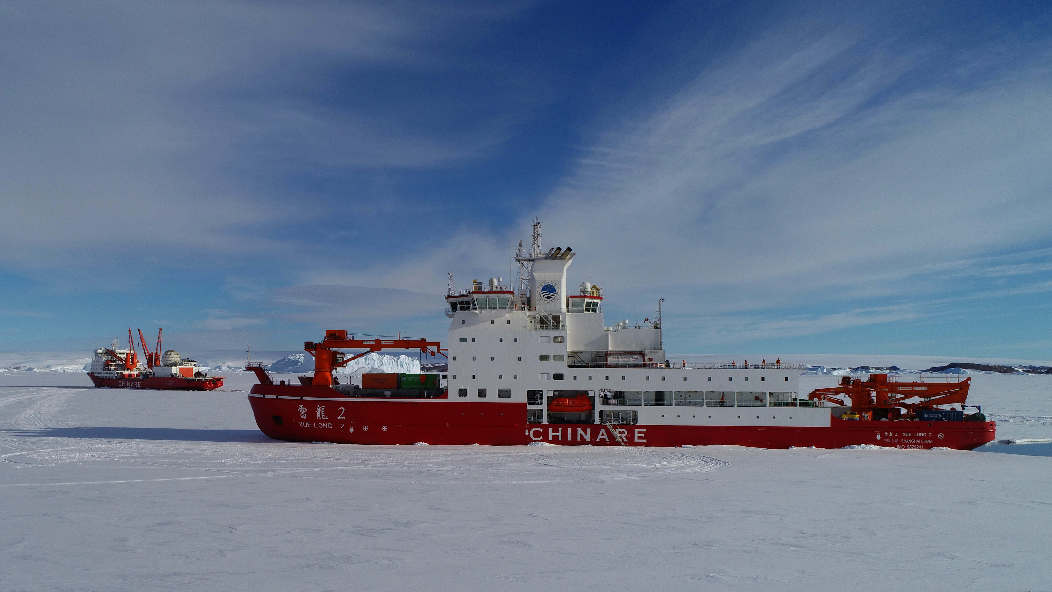  كاسحتا الجليد الصينيتان في أنتاركتيكا