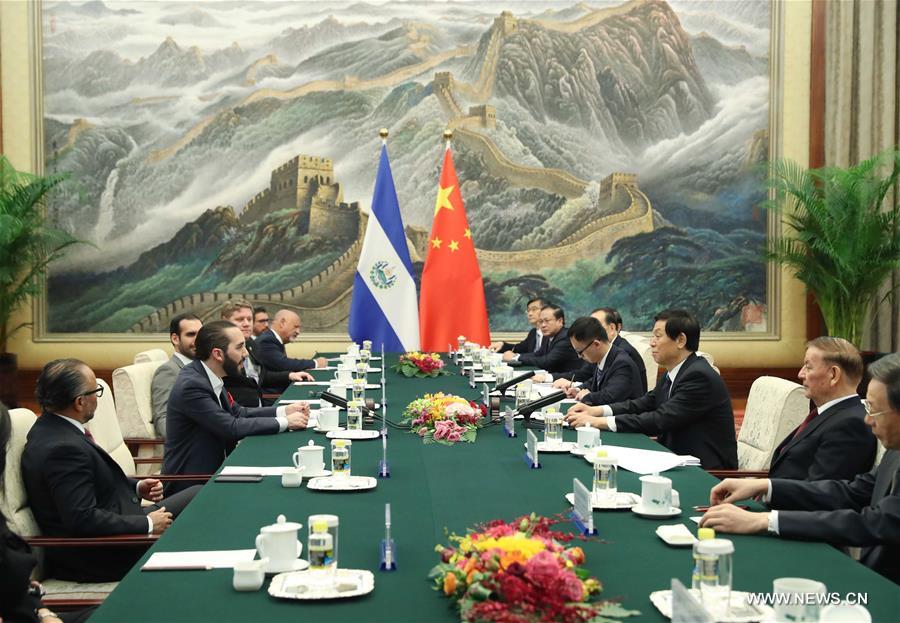 كبير المشرعين الصينيين يلتقي رئيس السلفادور