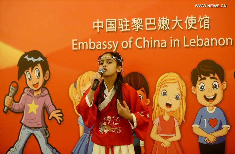 فتيات وفتيان لبنانيون يعرضون مواهبهم في مسابقة للغناء باللغة الصينية